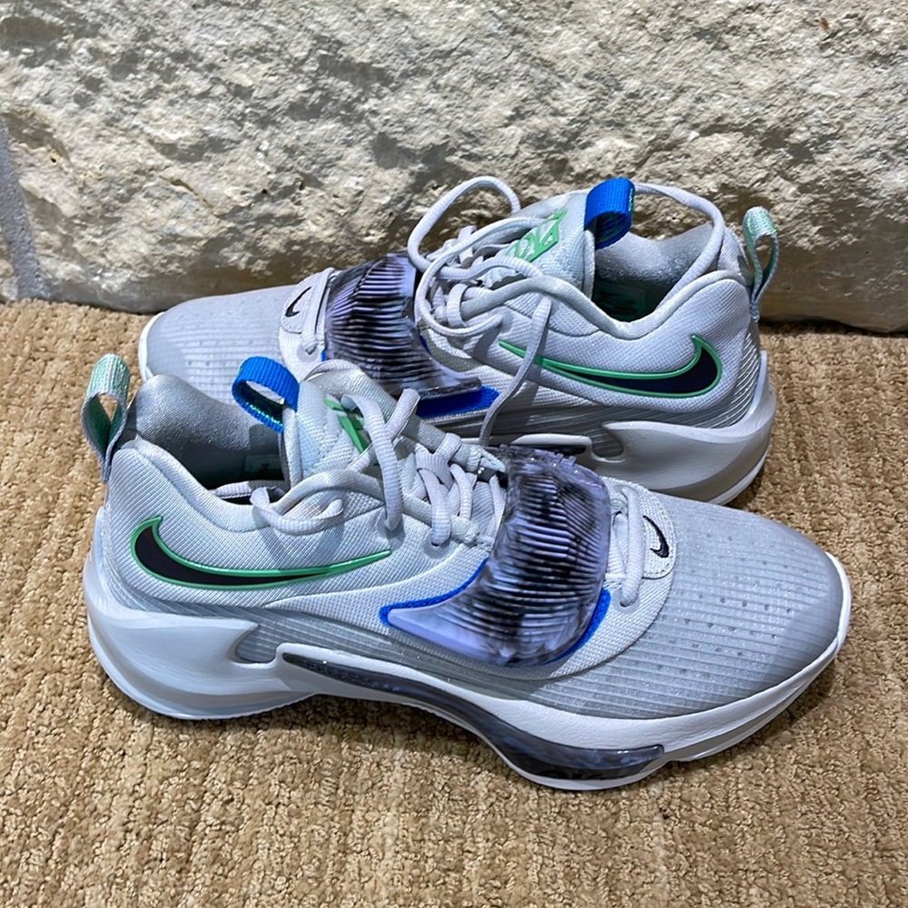 Size 8- Nike Zoom Freak 3